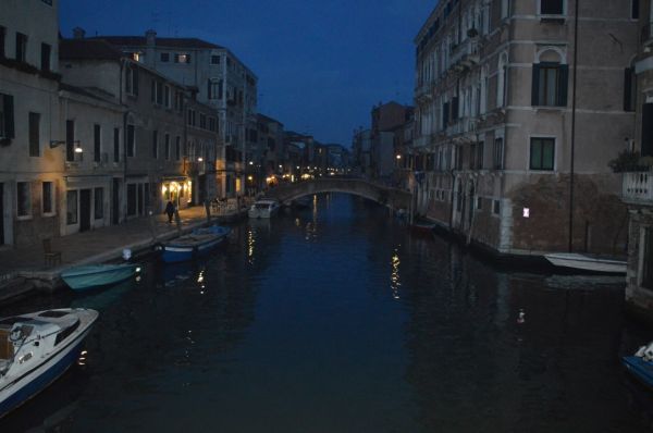 Venetië by night
Keywords: Venetie nacht kanaal
