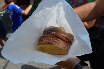 kürtös kalacs, de plaatselijke lekkernij.
Keywords: kürtös kalacs Pécs markt snack vakantie 2015