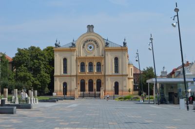 De Joodse gemeenschap heeft blijkbaar ook een stevige voet in Pécs.
Keywords: Pécs Hongarije vakantie 2015 synagoge